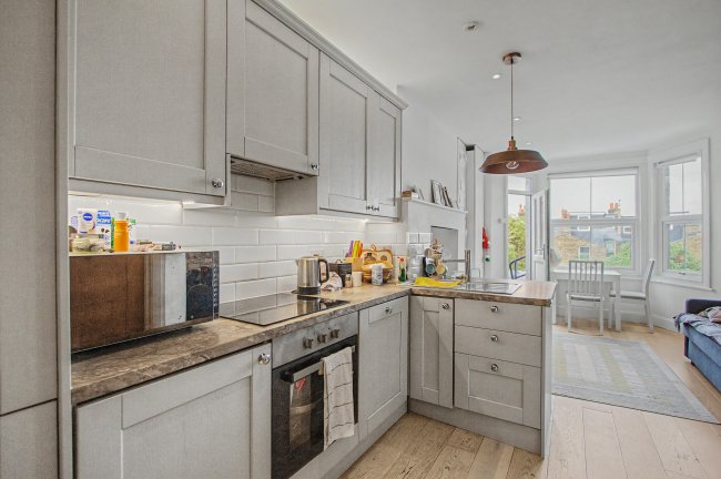 4 Huntingdon Road, East Finchley, London, N2 9DU 7