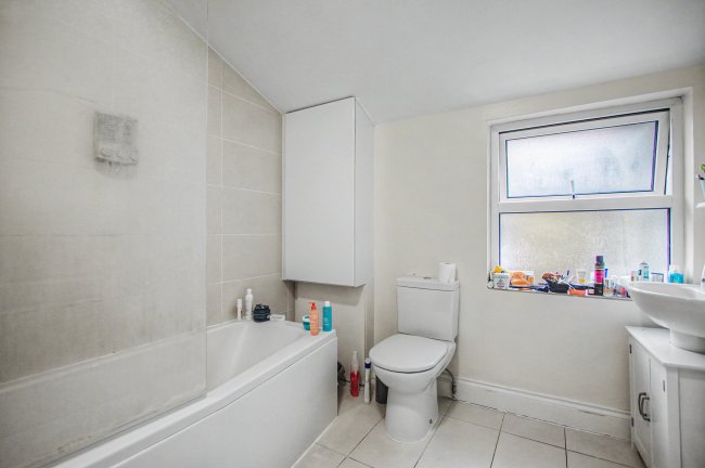 4 Huntingdon Road, East Finchley, London, N2 9DU 7