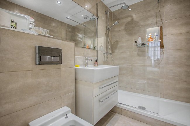 4 Huntingdon Road, East Finchley, London, N2 9DU 7