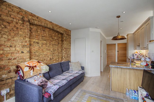 4 Huntingdon Road, East Finchley, London, N2 9DU 7