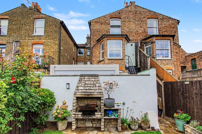 4 Huntingdon Road, East Finchley, London, N2 9DU 7