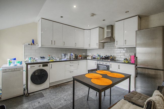 4 Huntingdon Road, East Finchley, London, N2 9DU 7