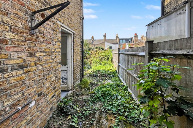 34a Ulverscroft Road, London, SE22 9HG 3