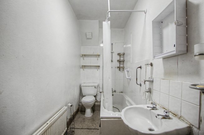 35 Morieux Road, Leyton, London E10 7LJ 7