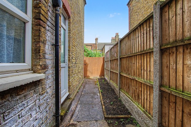 35 Morieux Road, Leyton, London E10 7LJ 7