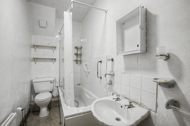 35 Morieux Road, Leyton, London E10 7LJ 7