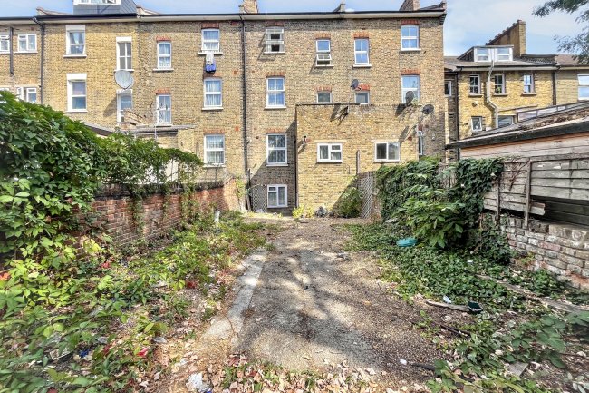 60A Asylum Road, London SE15 2LW 4