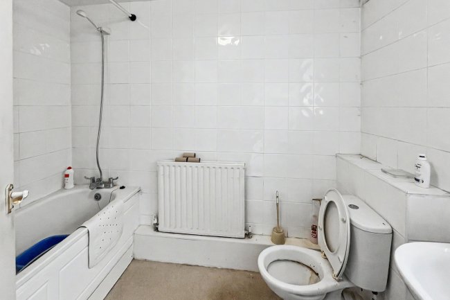 60A Asylum Road, London SE15 2LW 4