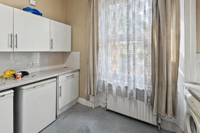 60A Asylum Road, London SE15 2LW 4