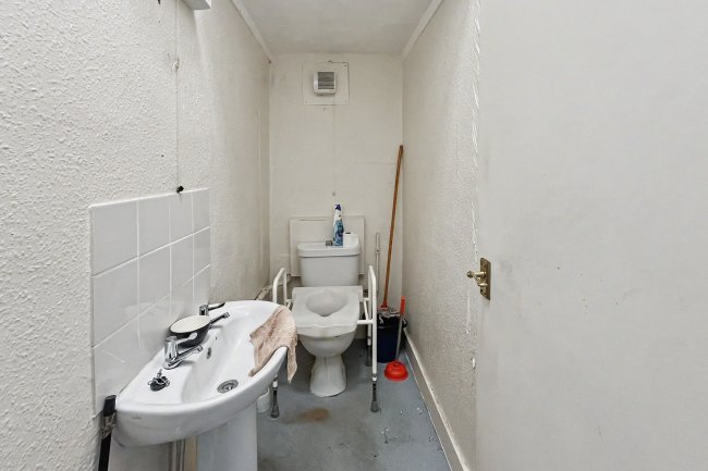 60A Asylum Road, London SE15 2LW 4