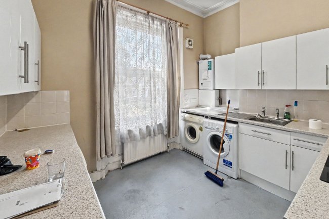 60A Asylum Road, London SE15 2LW 4