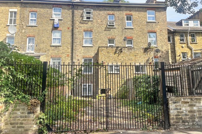 60A Asylum Road, London SE15 2LW 4