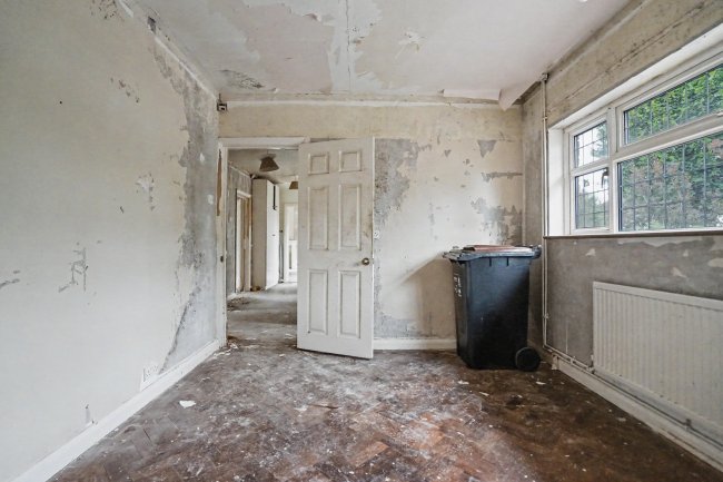 2 Brambledown Road, South Croydon, Surrey, CR2 0BL 9
