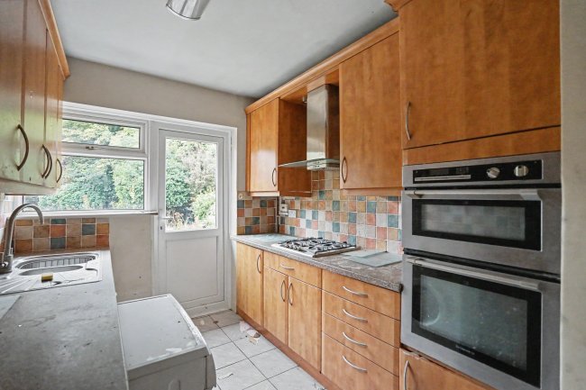 2 Brambledown Road, South Croydon, Surrey, CR2 0BL 9
