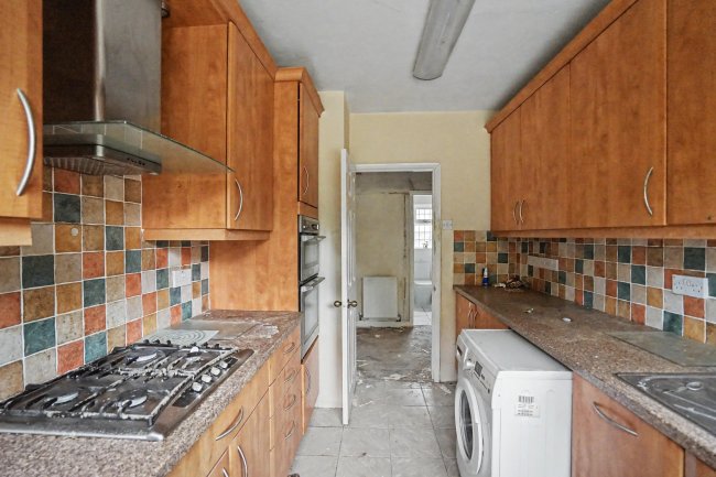 2 Brambledown Road, South Croydon, Surrey, CR2 0BL 9