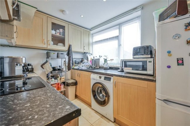 Flat 22 Parkdale, Bounds Green Road, London, N11 2HB 1