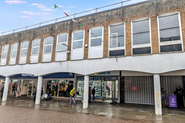 17 Red Street, Carmarthen, Dyfed, SA31 1QL 6