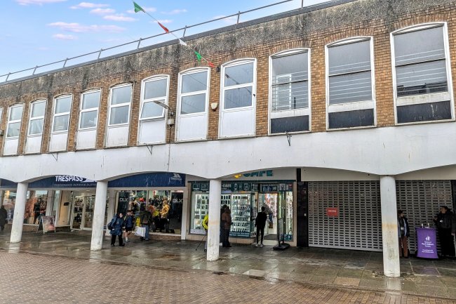 17 Red Street, Carmarthen, Dyfed, SA31 1QL 6