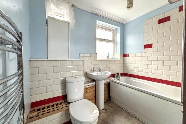 25 Chatsworth Rise, Rotherham, South Yorkshire, S60 5LX 2