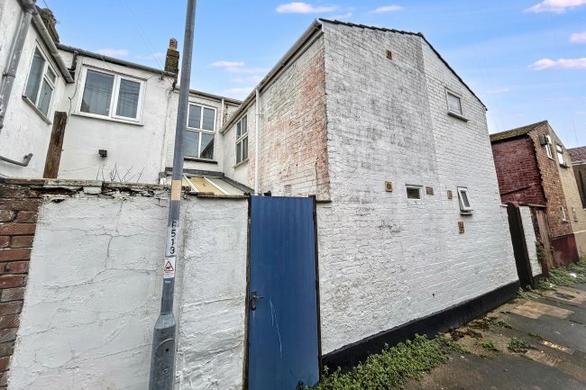 6 Admiralty Road, Great Yarmouth, Norfolk, NR30 3DG 6