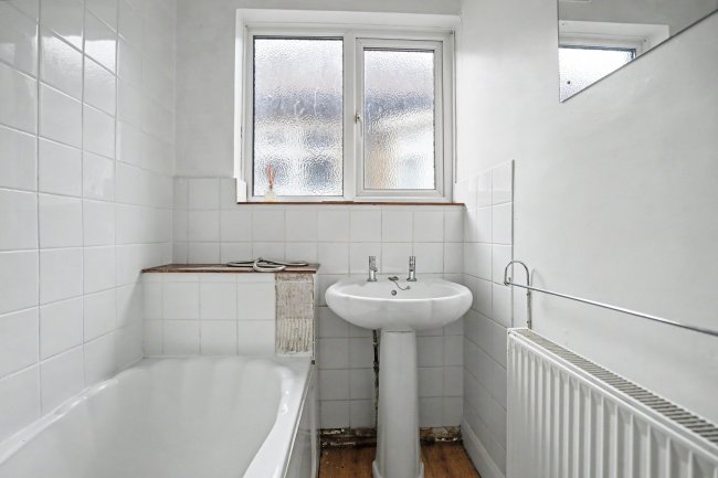 340A Godstone Road, Whyteleafe, Surrey CR3 0BA 1
