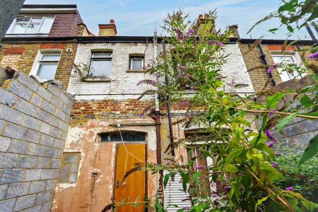 22 Vectis Road, Tooting, London SW17 9RG 8