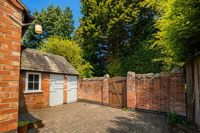 63 Swithland Lane, Leicester LE7 7SG 7