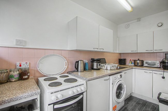 9 Hazlewood Towers, Golborne Gardens, North Kensington, London W10 5DT 53