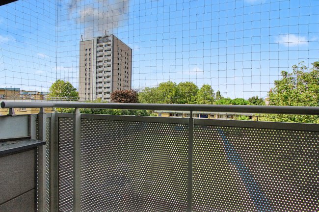 9 Hazlewood Towers, Golborne Gardens, North Kensington, London W10 5DT 53