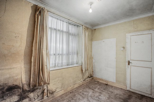 Flat E, 96 Gloucester Street, London, SW1V 4ED 8