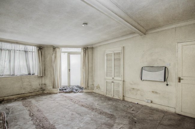 Flat E, 96 Gloucester Street, London, SW1V 4ED 8