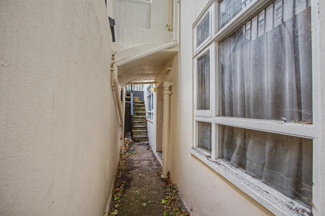 Flat E, 96 Gloucester Street, London, SW1V 4ED 8
