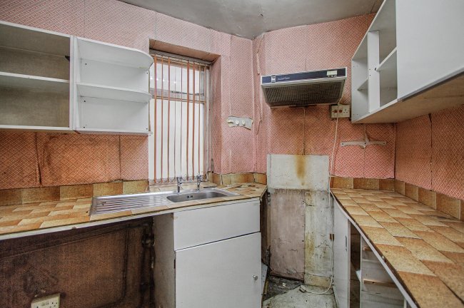 Flat E, 96 Gloucester Street, London, SW1V 4ED 8