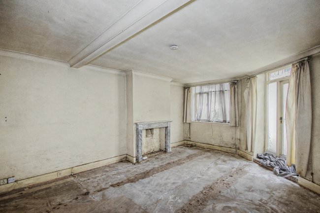 Flat E, 96 Gloucester Street, London, SW1V 4ED 8