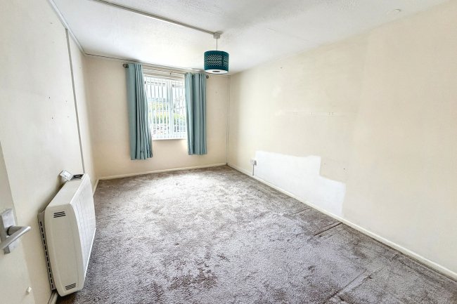 Flat 45 Pound Close, Lyneham, Chippenham, Wiltshire, SN15 4PJ 1