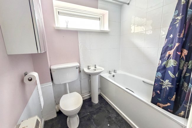 Flat 45 Pound Close, Lyneham, Chippenham, Wiltshire, SN15 4PJ 1