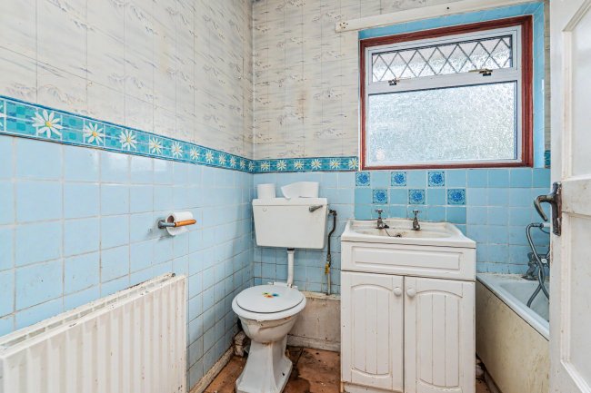 7 Moor Road, Frimley, Camberley GU16 9AX 3