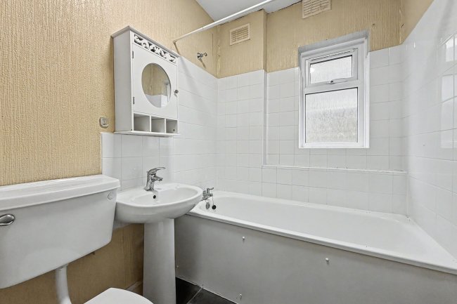 Flat 1, 43 Laitwood Road, Balham, London SW12 9QN 10