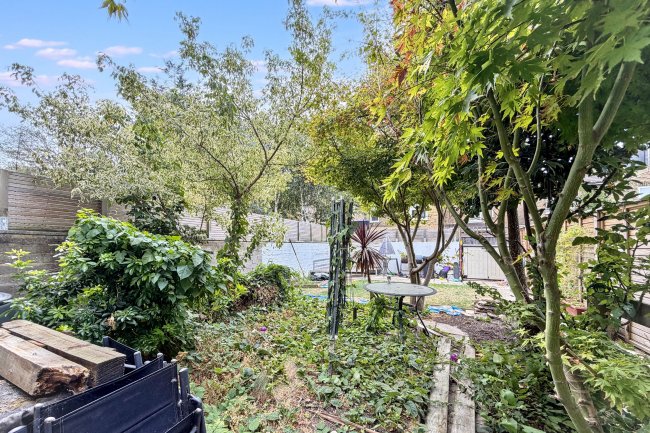 Flat 1, 43 Laitwood Road, Balham, London SW12 9QN 10