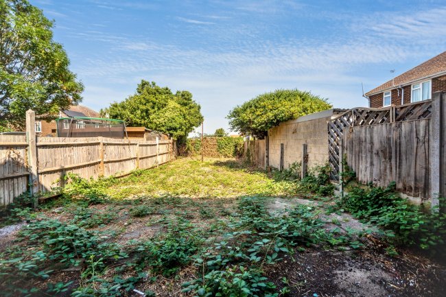 3 Jubilee Crescent, Queenborough, Kent, ME11 5ER 10