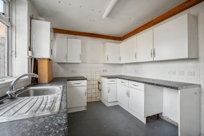 3 Jubilee Crescent, Queenborough, Kent, ME11 5ER 10