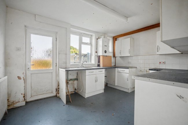 3 Jubilee Crescent, Queenborough, Kent, ME11 5ER 10