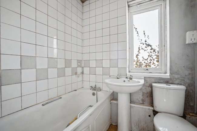 3 Jubilee Crescent, Queenborough, Kent, ME11 5ER 10