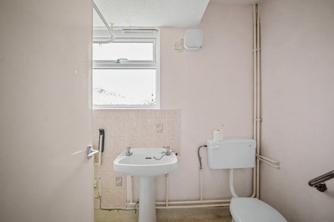 11 South Avenue, Sittingbourne, Kent, ME10 4SR 1