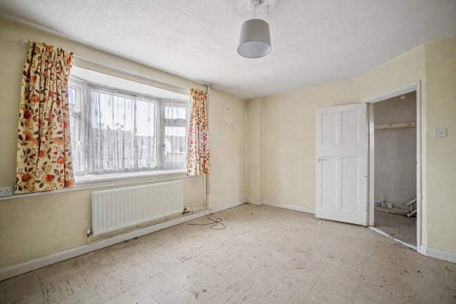 11 South Avenue, Sittingbourne, Kent, ME10 4SR 1