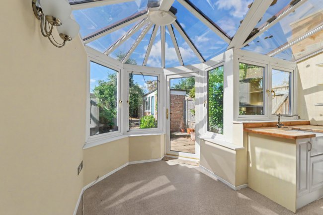 16 Devon Drive, Chandlers Ford, Eastleigh, SO53 3GN 3
