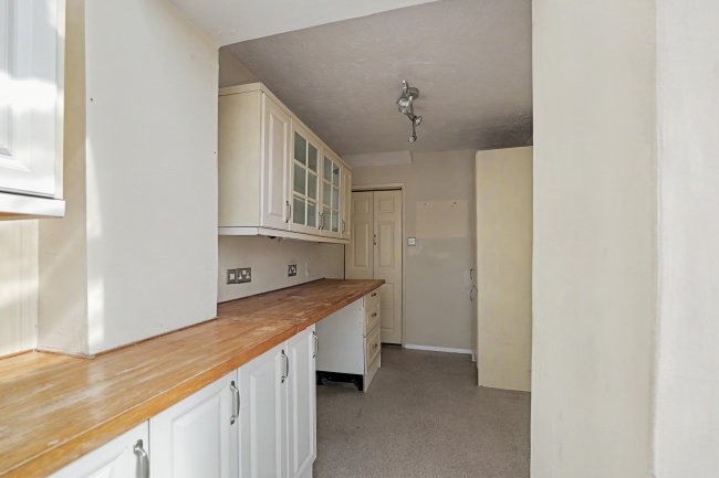 16 Devon Drive, Chandlers Ford, Eastleigh, SO53 3GN 3