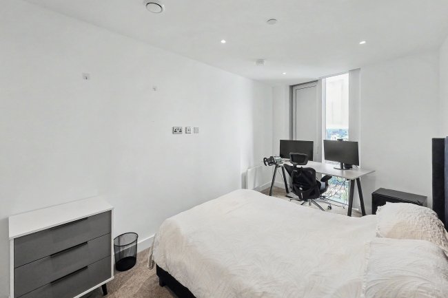 Apartment 2303, Three60 Building, 11 Silvercroft Street, Manchester, M15 4ZR 9