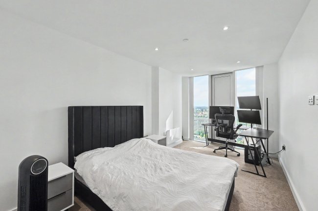 Apartment 2303, Three60 Building, 11 Silvercroft Street, Manchester, M15 4ZR 9