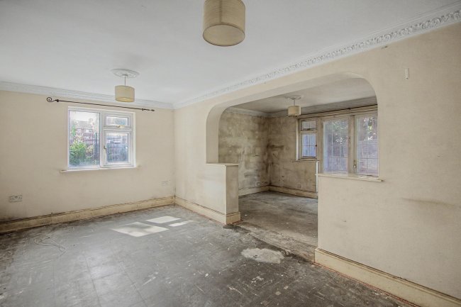42 Antoneys Close, Pinner, Middlesex HA5 3LP 6